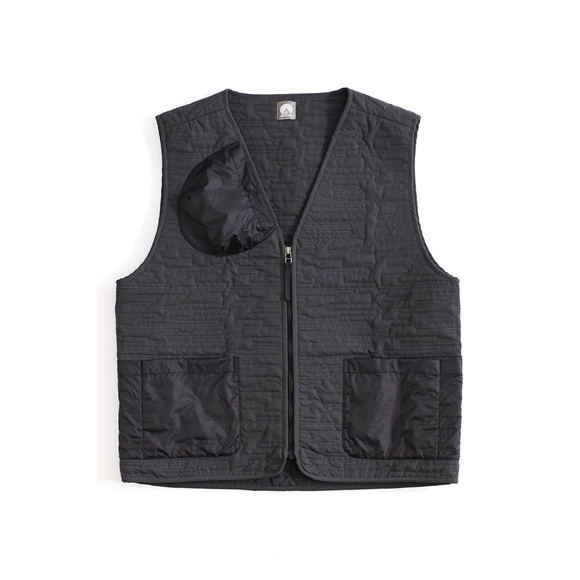 EIGHTEEN EAST CARO QUILTED VEST - CHARCOAL NYLON TASLAN / RIPSTOP - Picture 1 of 9